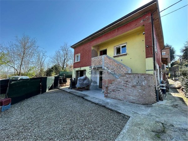 casa indipendente in vendita a Casalgrande in zona Veggia