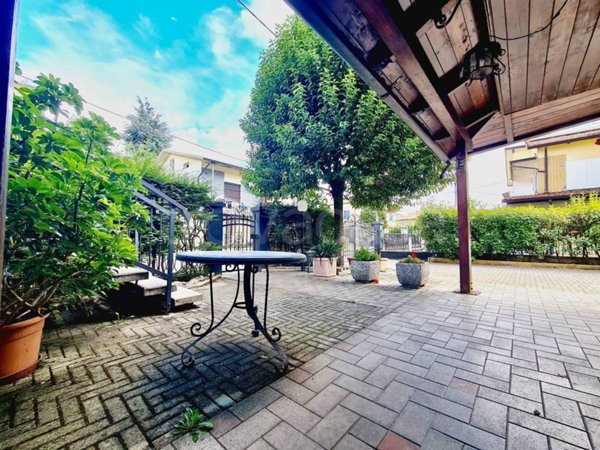 casa indipendente in vendita a Casalgrande in zona Salvaterra