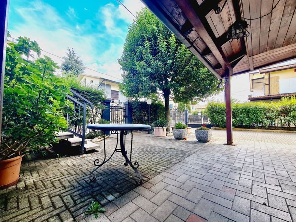 casa indipendente in vendita a Casalgrande in zona Salvaterra