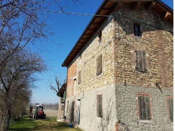 casa indipendente in vendita a Casalgrande in zona Villalunga