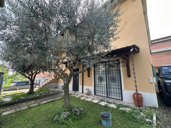casa indipendente in vendita a Casalgrande in zona Dinazzano