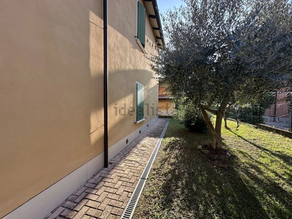 casa indipendente in vendita a Casalgrande in zona Dinazzano