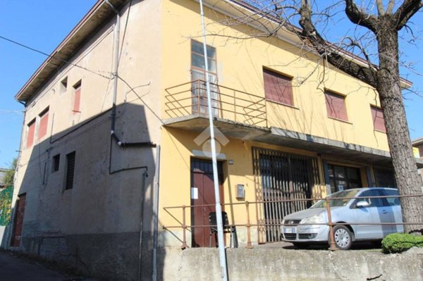 casa indipendente in vendita a Casalgrande in zona Villalunga