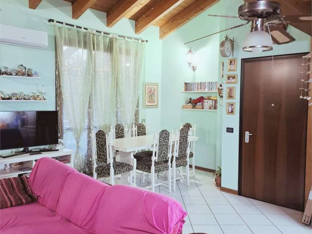 appartamento in vendita a Casalgrande in zona Salvaterra