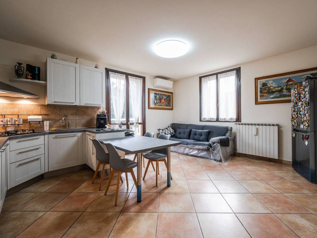 appartamento in vendita a Casalgrande in zona Villalunga