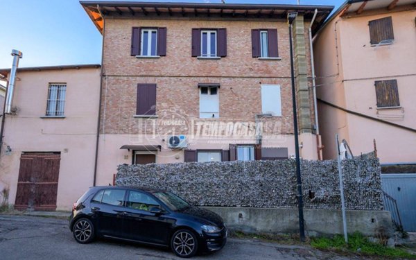 casa indipendente in vendita a Casalgrande in zona Veggia