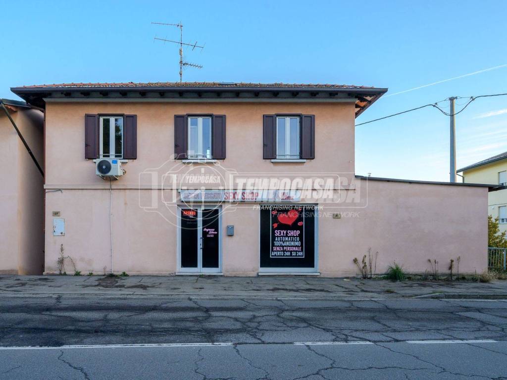 negozio in vendita a Casalgrande