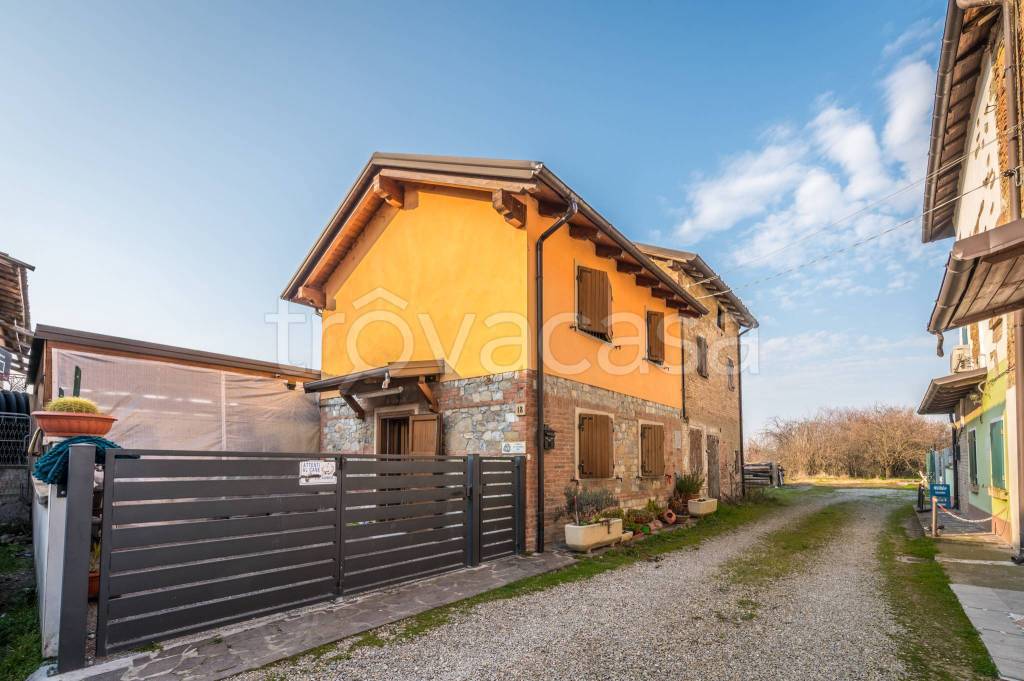 casa indipendente in vendita a Casalgrande in zona Salvaterra