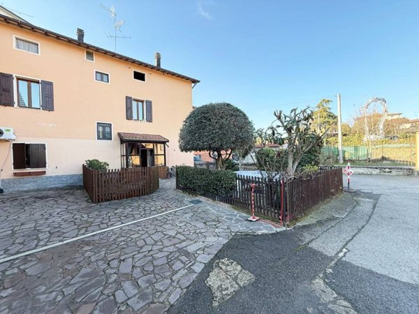casa indipendente in vendita a Casalgrande in zona Veggia