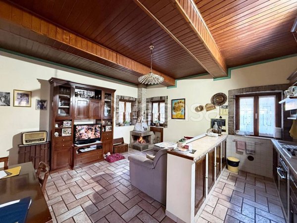 casa indipendente in vendita a Casalgrande in zona Veggia