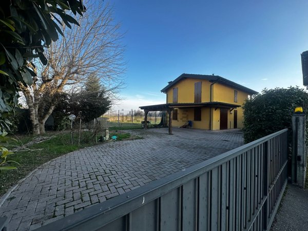 casa indipendente in vendita a Casalgrande in zona Salvaterra