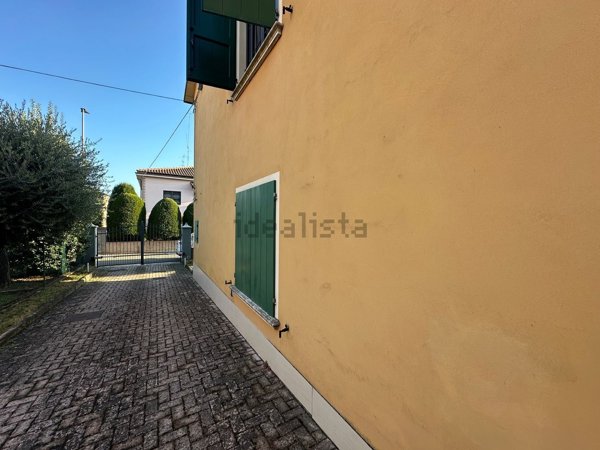 casa indipendente in vendita a Casalgrande in zona Dinazzano