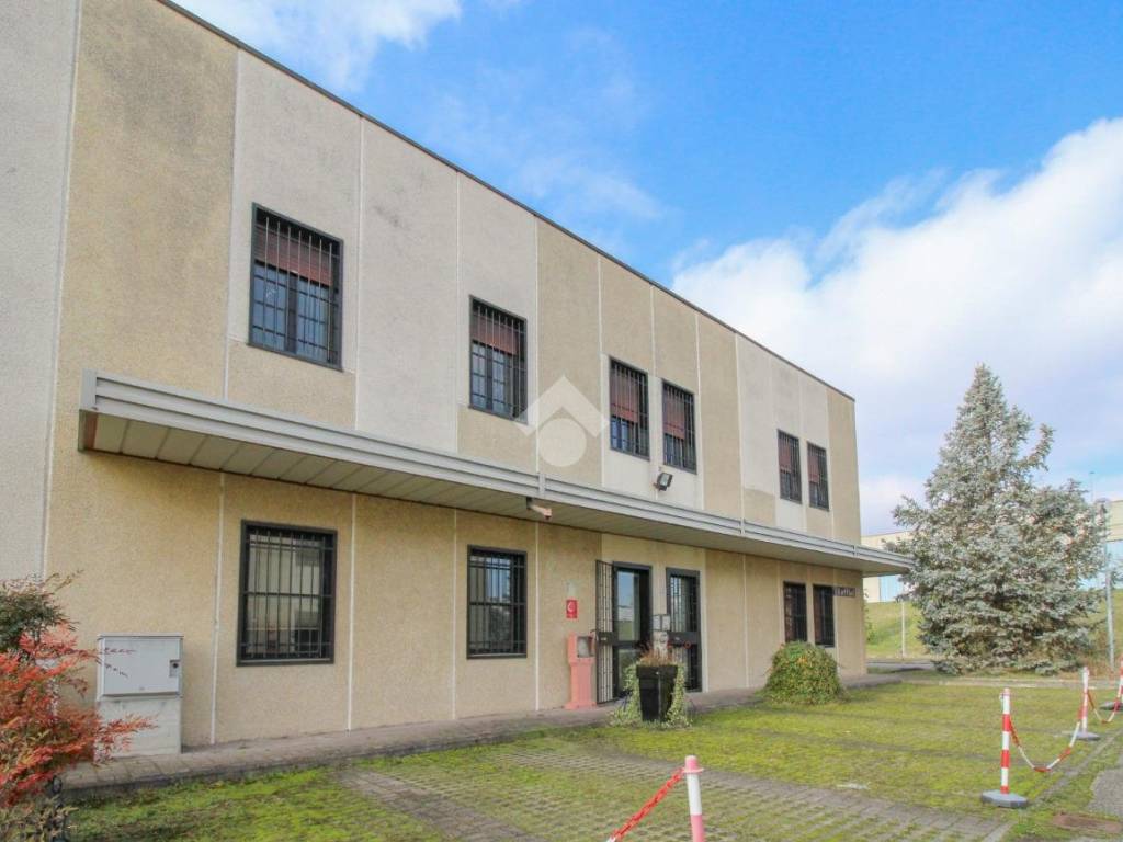 locale commerciale in vendita a Casalgrande in zona Villalunga