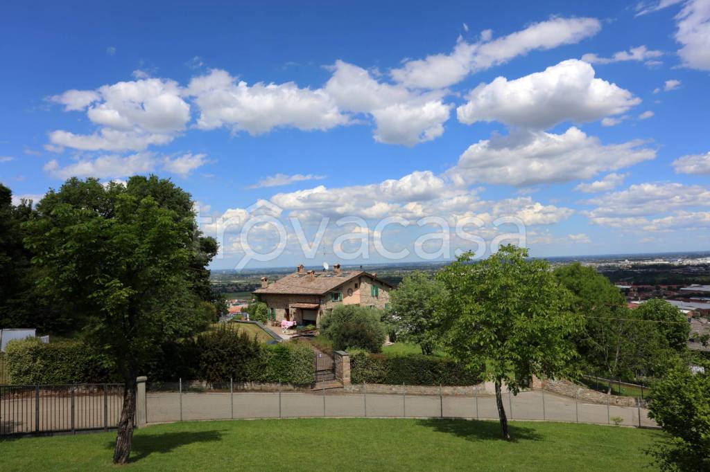 casa indipendente in vendita a Casalgrande in zona Sant'Antonino