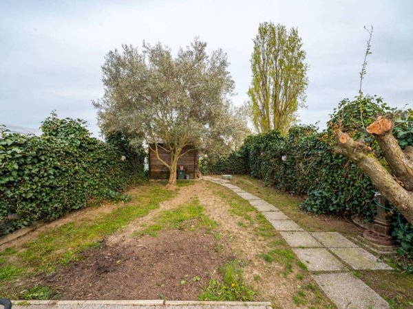 casa semindipendente in vendita a Casalgrande in zona Salvaterra