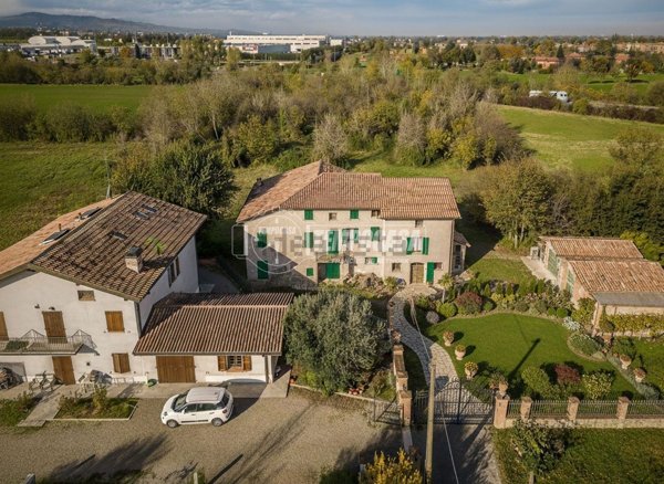 quadrivano in vendita a Casalgrande in zona Salvaterra