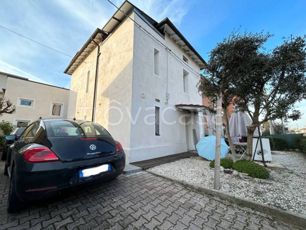 casa indipendente in vendita a Casalgrande in zona Villalunga