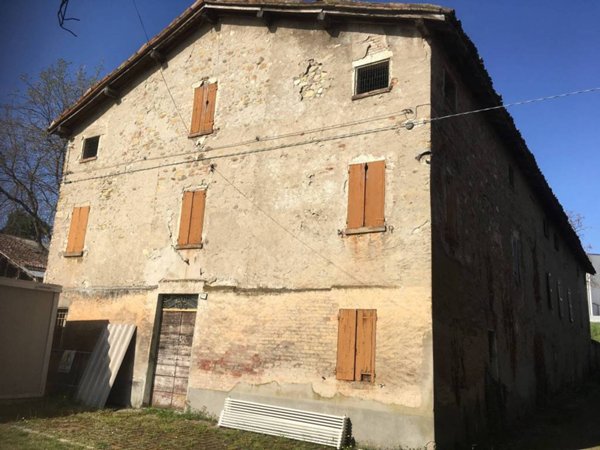 casa indipendente in vendita a Casalgrande in zona Villalunga