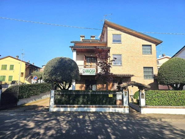 casa indipendente in vendita a Casalgrande in zona Veggia