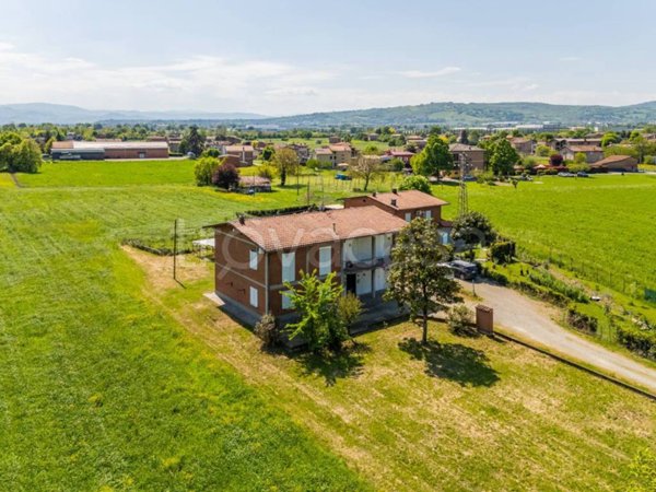 casa indipendente in vendita a Casalgrande in zona Salvaterra