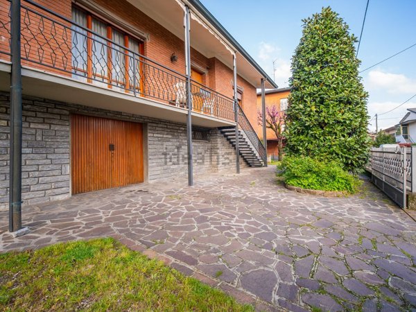 casa indipendente in vendita a Casalgrande in zona Salvaterra