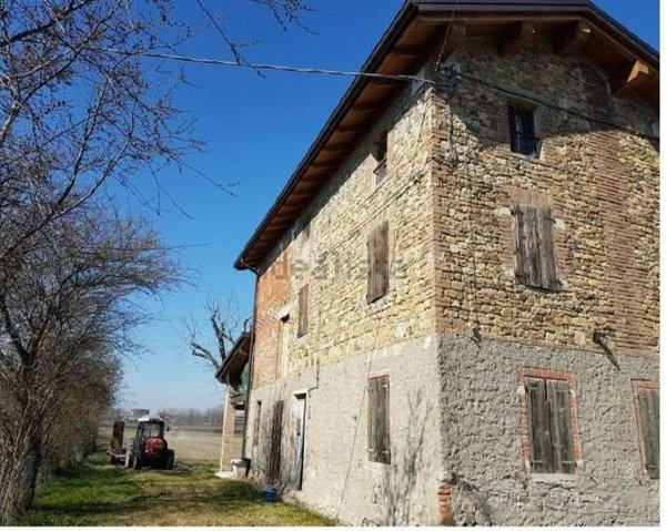pentavano in vendita a Casalgrande in zona Veggia