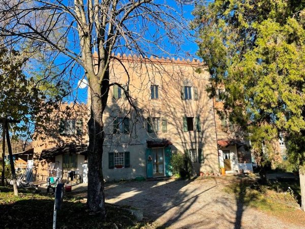 casa indipendente in vendita a Casalgrande in zona Veggia