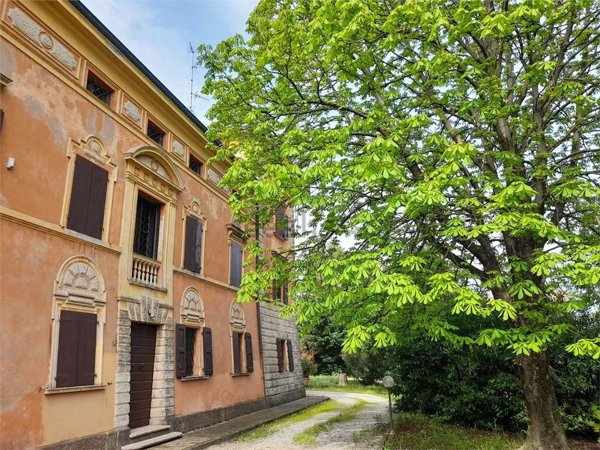 casa indipendente in vendita a Casalgrande in zona Dinazzano