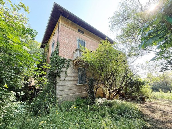 casa indipendente in vendita a Casalgrande in zona Dinazzano