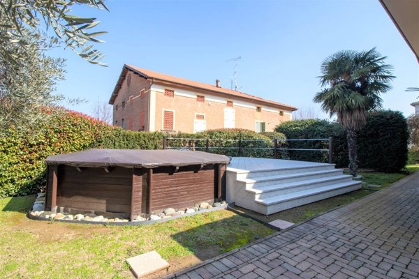 casa indipendente in vendita a Casalgrande in zona Dinazzano