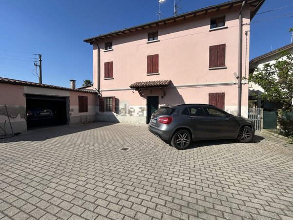casa semindipendente in vendita a Casalgrande in zona Dinazzano