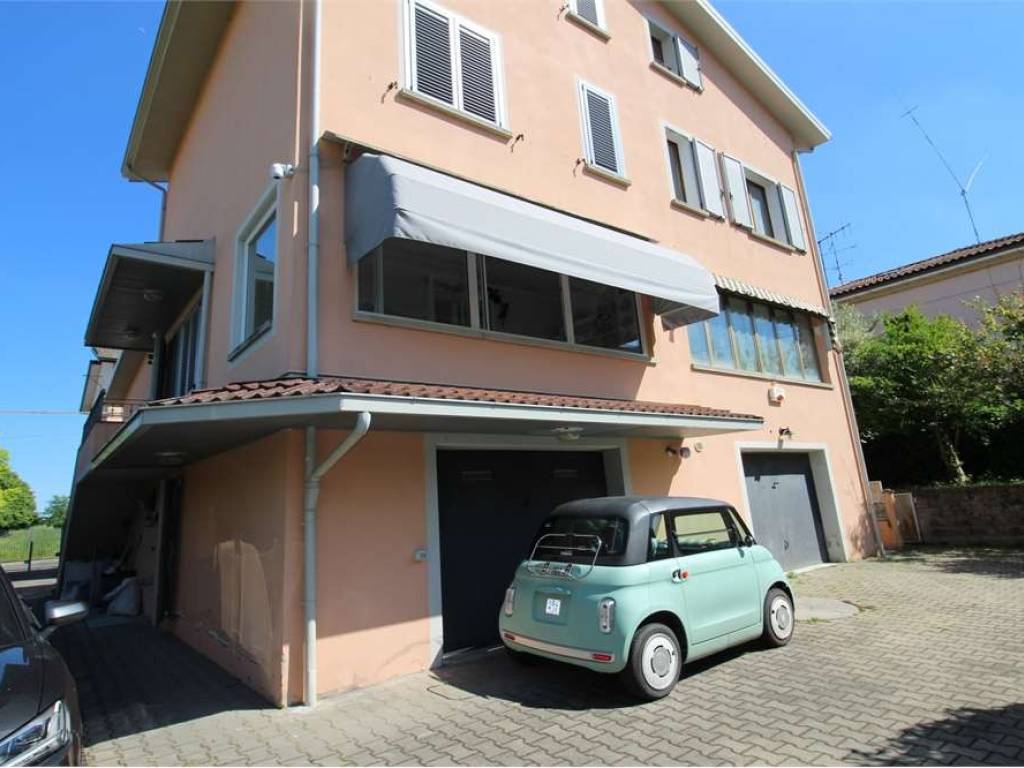 casa indipendente in vendita a Casalgrande in zona Dinazzano