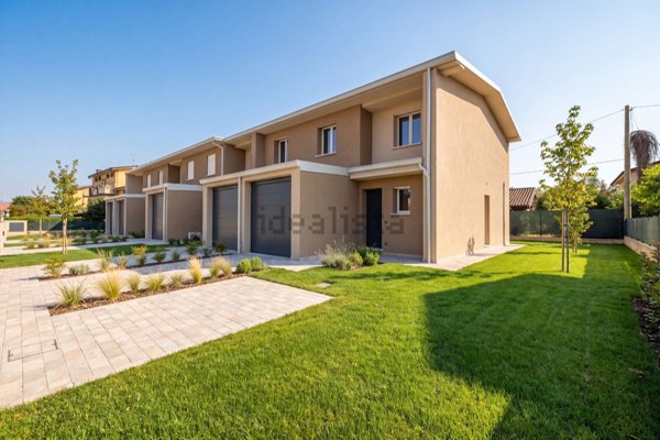 casa indipendente in vendita a Casalgrande in zona Salvaterra