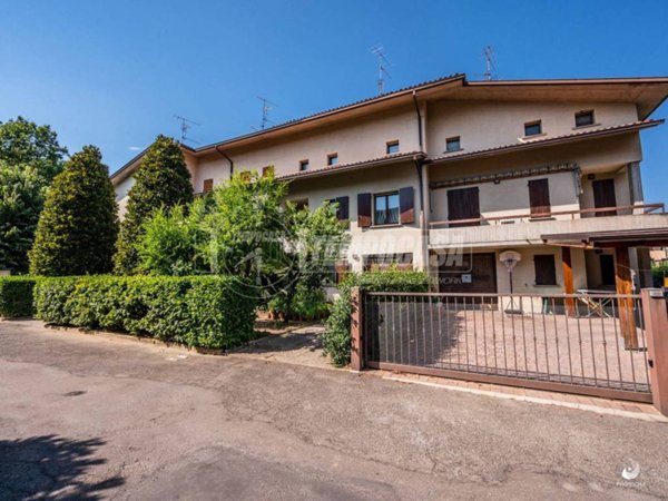 casa indipendente in vendita a Casalgrande in zona Salvaterra