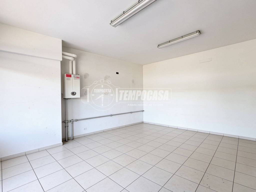 negozio in vendita a Casalgrande