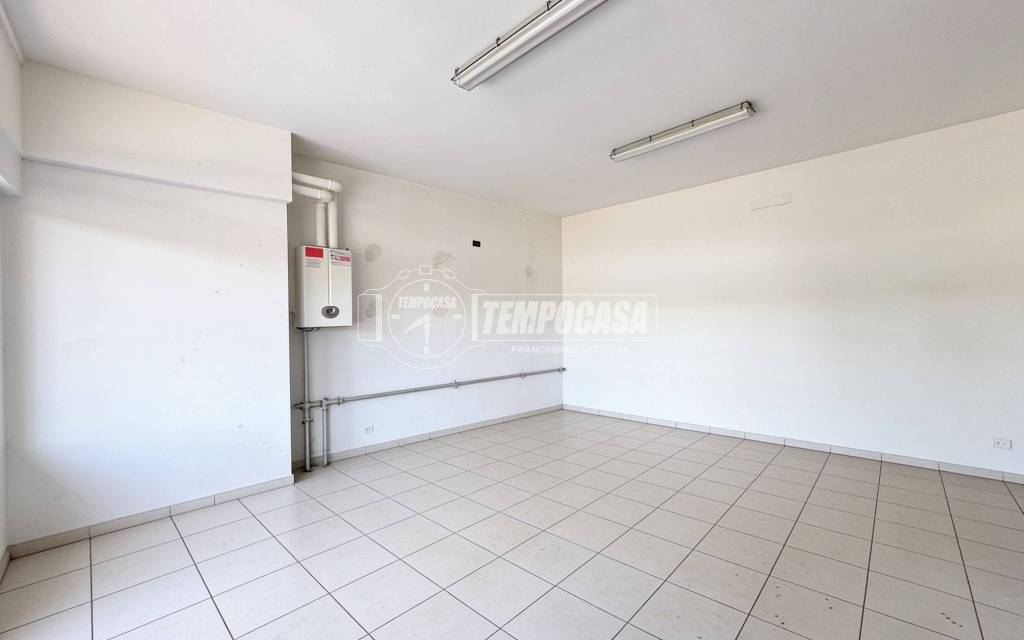 negozio in vendita a Casalgrande
