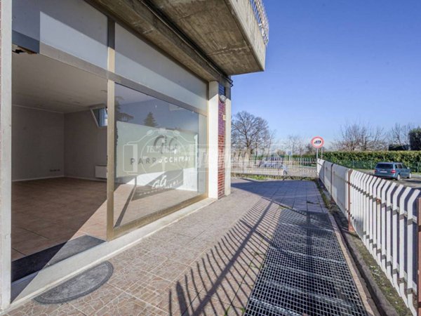 negozio in vendita a Casalgrande