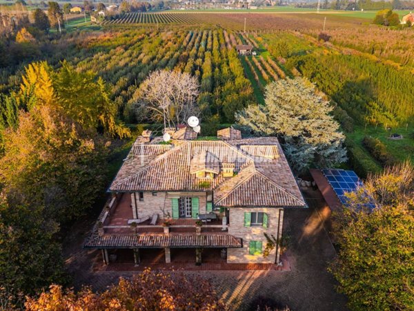casa indipendente in vendita a Casalgrande in zona Salvaterra