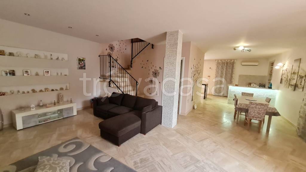 casa indipendente in vendita a Casalgrande in zona Salvaterra