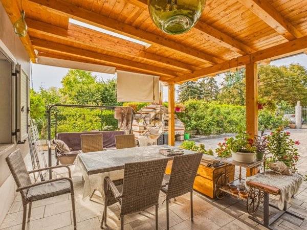 casa indipendente in vendita a Casalgrande in zona Salvaterra