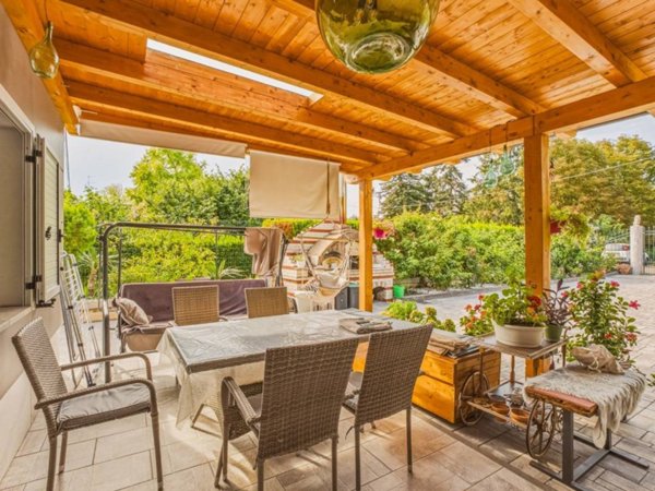 casa indipendente in vendita a Casalgrande in zona Salvaterra