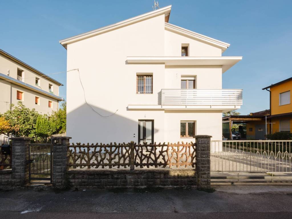 casa indipendente in vendita a Casalgrande in zona Villalunga