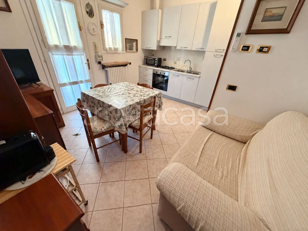 appartamento in vendita a Casalgrande in zona Veggia