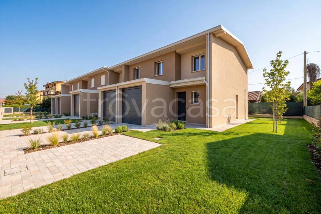 casa indipendente in vendita a Casalgrande in zona Salvaterra
