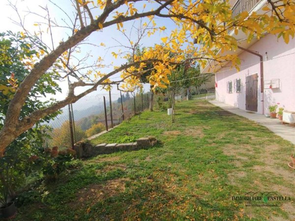 casa indipendente in vendita a Casina
