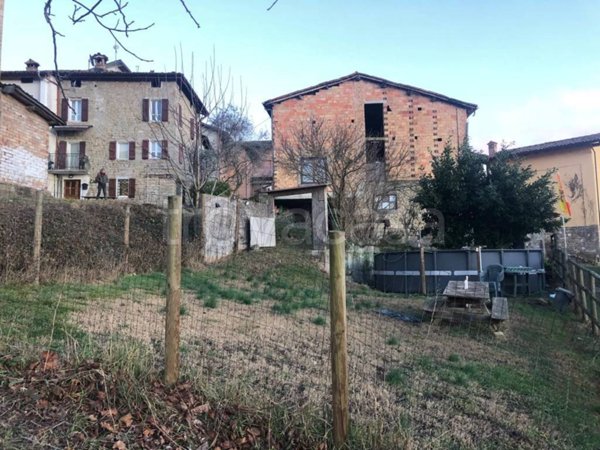 casa indipendente in vendita a Casina in zona Cortogno