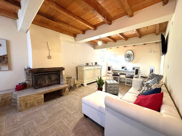 casa indipendente in vendita a Casina in zona Cortogno