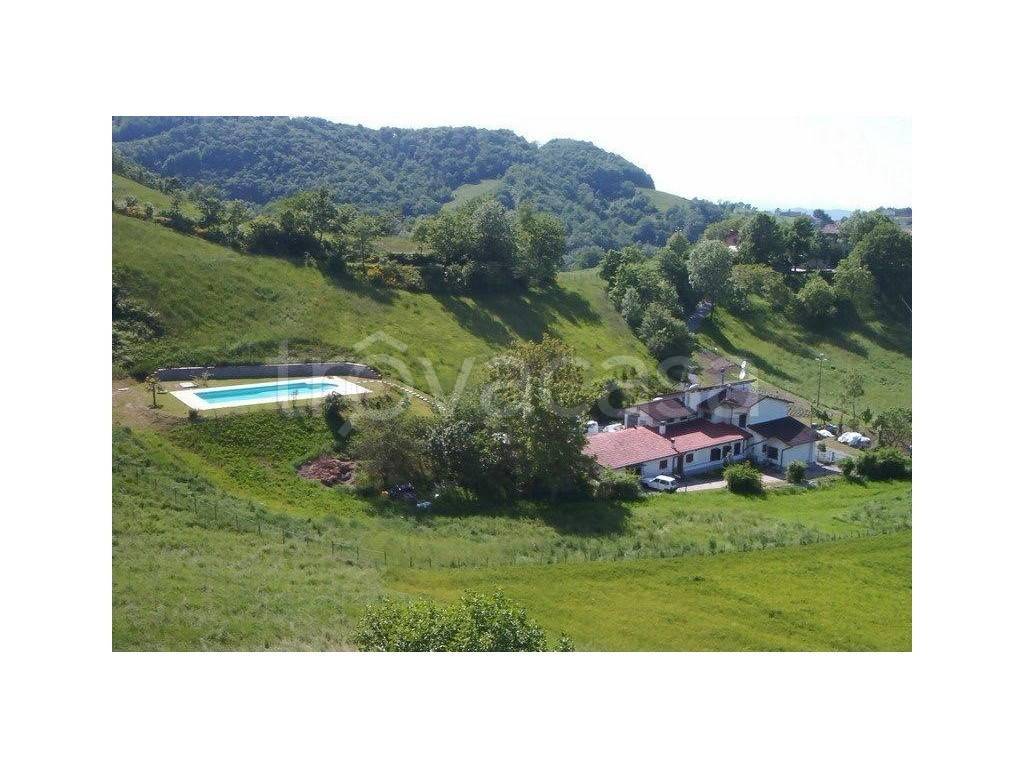 casa indipendente in vendita a Casina