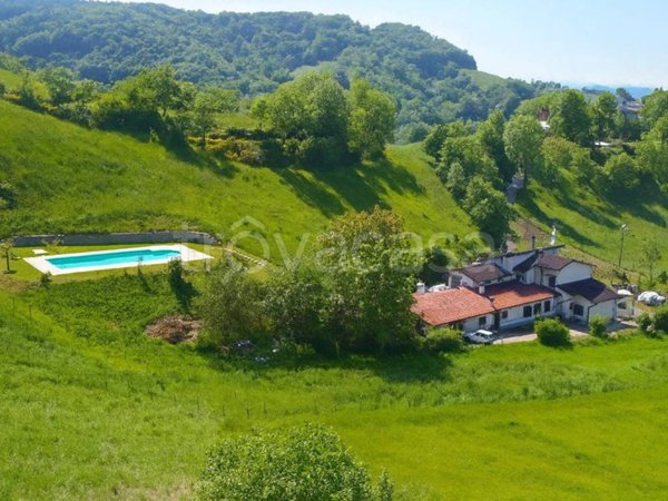 casa indipendente in vendita a Casina