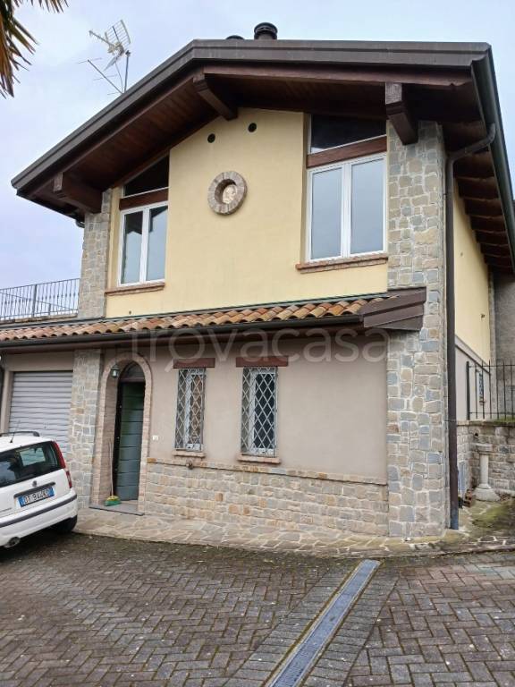 casa indipendente in vendita a Casina